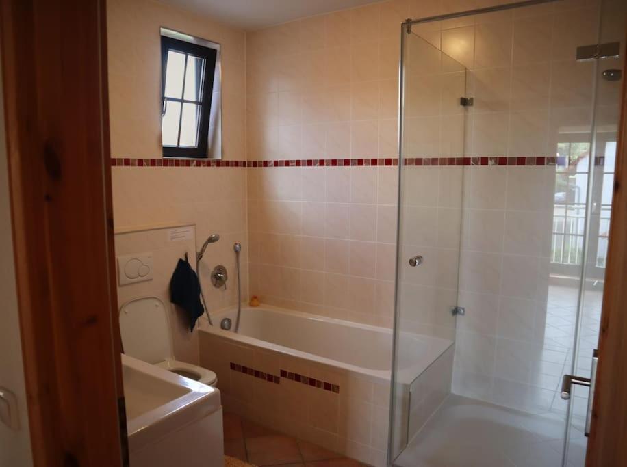 Familienfreundliche Wohnung - Hofgut Bad Nauheim Buitenkant foto